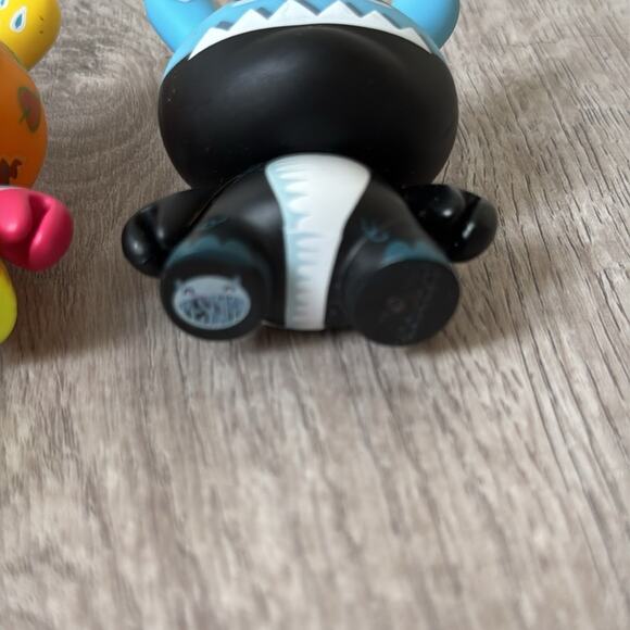 Set of 3 Y2K Kidrobot Dunnies Ye Olde English Collectible Figures - Picture 5 of 6